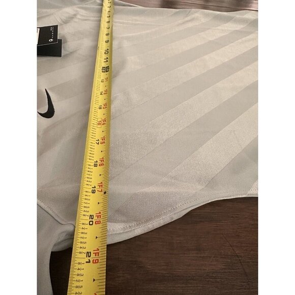 NEW Nike Womens Size Large (L) Dri-FIT Strike Soccer Shirt Gray - Picture 5 of 6